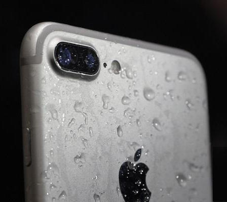 iPhone 16 waterproof